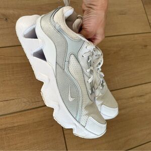 Nike RYZ running shoes workout shoes